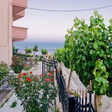 شقة باليوخورا  في Margarita Αpartments Sea View المظهر الخارجي الصورة